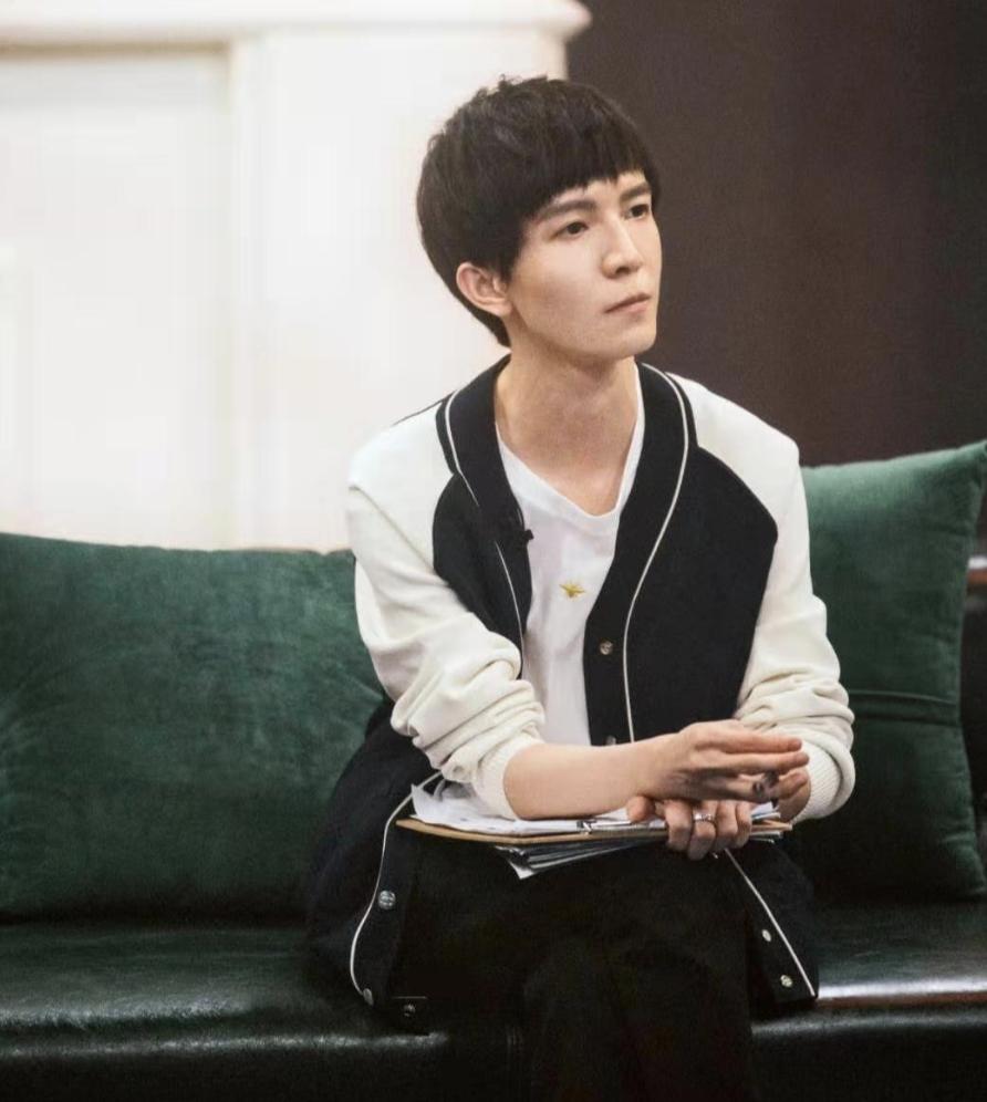 郭敬明成功的背后都经历了什么,郭敬明深度点评