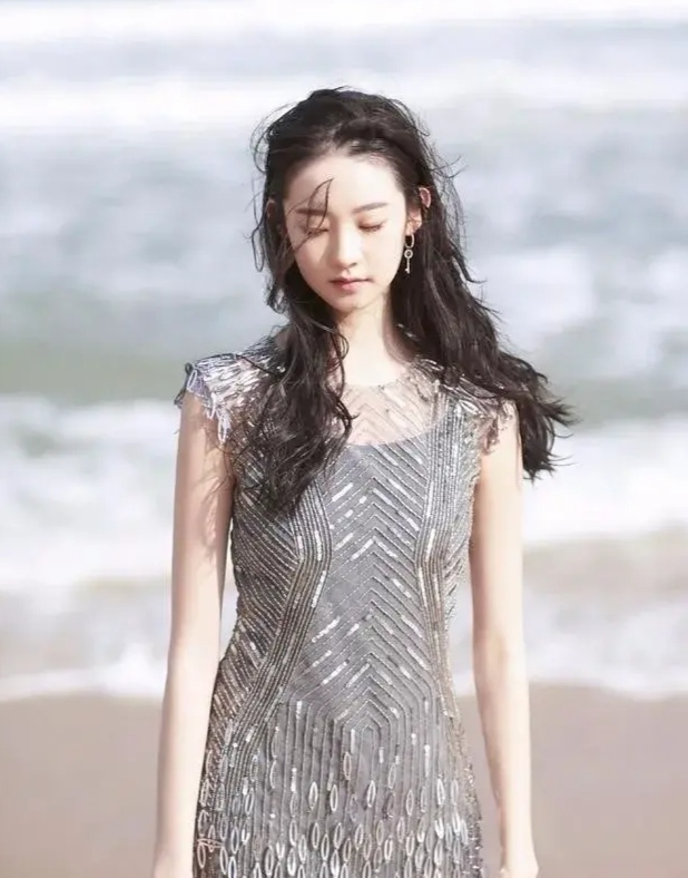 张艺凡芭蕾比赛视频,张艺凡新生舞台