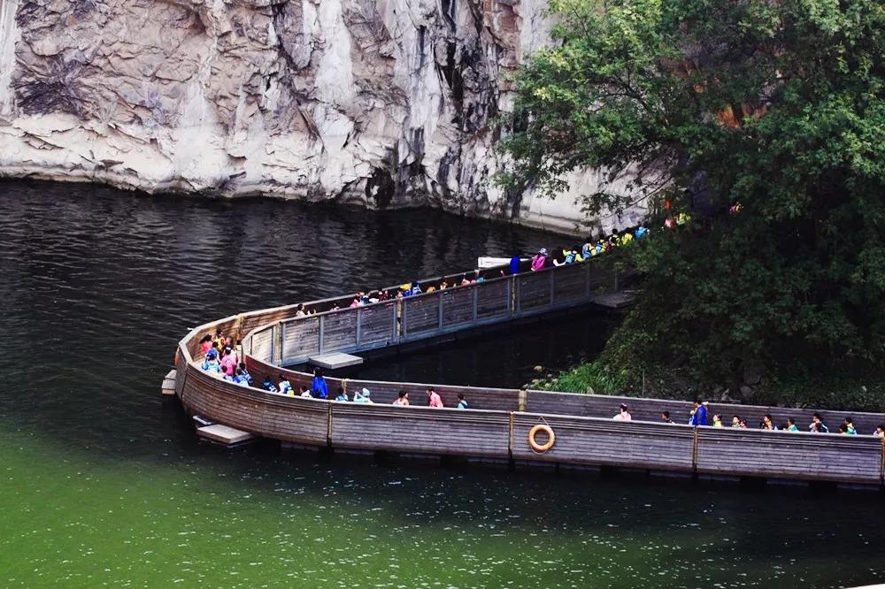 矿坑改造最美公园,矿坑改造湿地公园视频