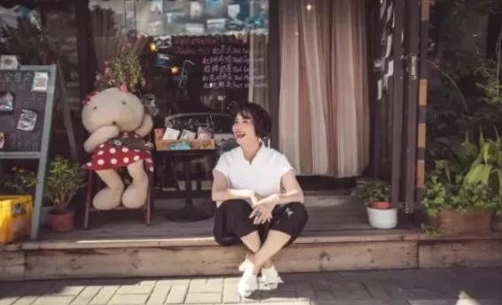 从中央电视台走出的主持人,从芒果台离开的女主持人