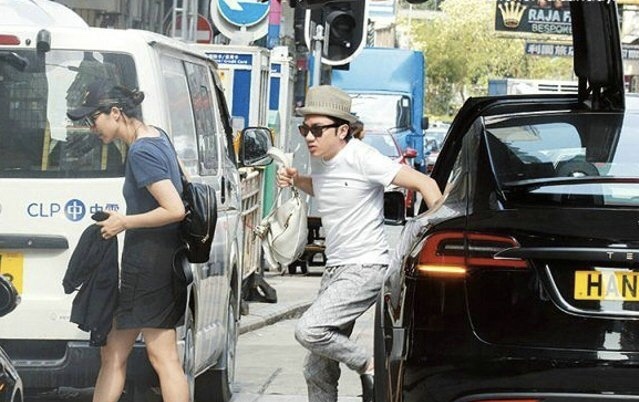 婚前开10万元大发,婚后换特斯拉!这位明星给老婆送上40万宝马