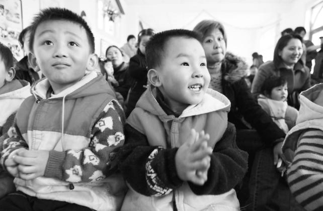 幼儿园的孩子不听话，家长抓住“两个阶段”，收获“听话”乖宝宝