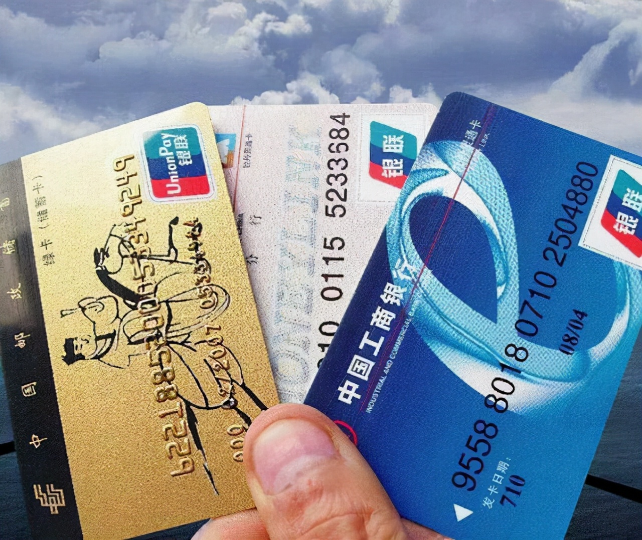 把钱存银行还是放余额宝好,在银行存钱为什么不能存余额宝