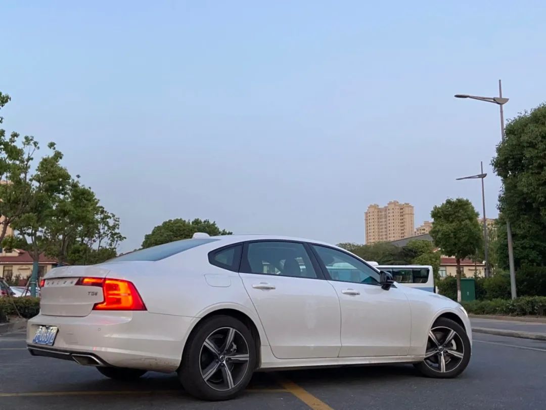 沃尔沃s90智逸豪华2022款使用说明,沃尔沃s90t8混动版2022款缺陷