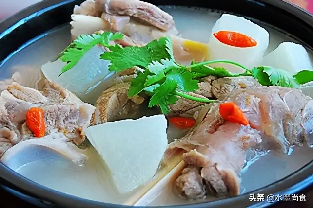 白萝卜怎样炖汤才能又甜又软,如何让白萝卜炖汤脆脆的