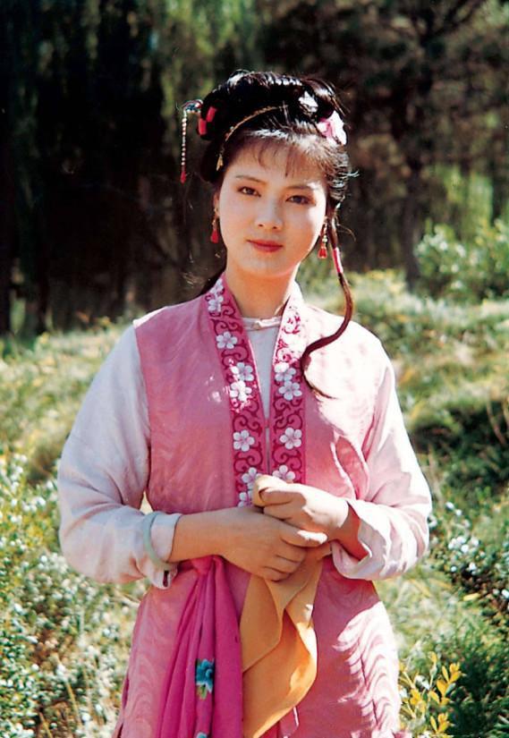 红楼梦中最幸运的丫头是谁,红楼梦中与贾宝玉有交集的女孩