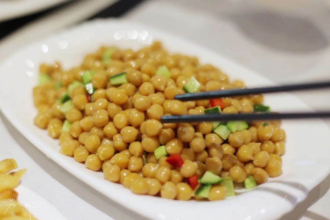 *疆新**都是荒漠戈壁?这几家高颜值餐厅,彻底颠覆你对*疆新**的概念