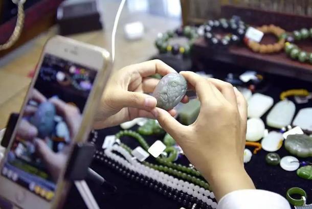 珠宝直播每场卖几千万是真的吗,隐秘而暴利的珠宝直播