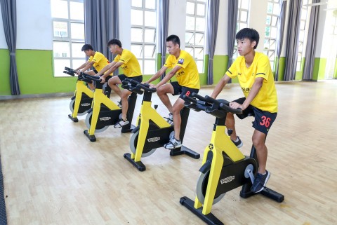 沈阳足球少年为何选择试训恒大足校？这里的青训已成一杆标尺