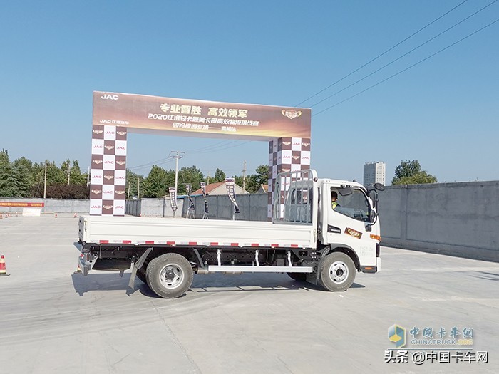 几十秒的赛场展现速度、驾驶技能这些江淮卡哥如何乘风破浪?