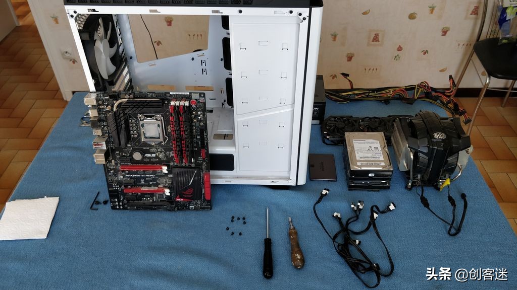 一体式机箱水冷电脑桌教程,国外自制水冷电脑桌