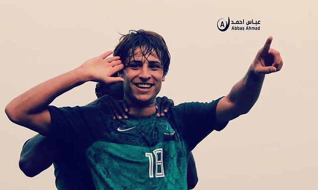 国足雨夜绝杀伊拉克高燃集锦,国足5-0大胜引发热议