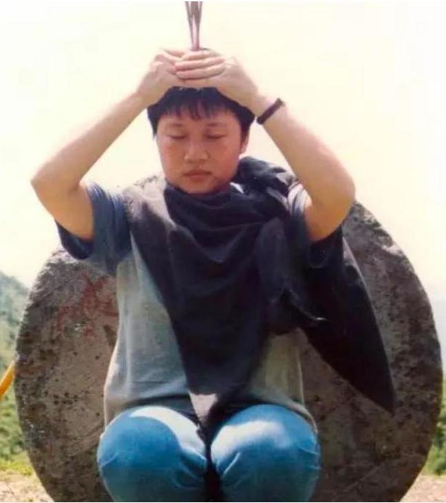 李娜为什么会被遁入空门,李娜是因为谁失恋而出家的