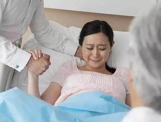 顺产的时候胎儿头卡住了怎么办,孕妇顺产后期会出现什么