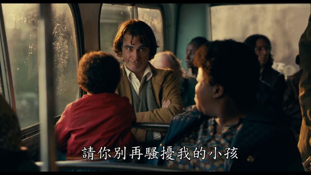 小丑口碑大爆豆瓣评分9,dc新片小丑首曝预告风格黑暗