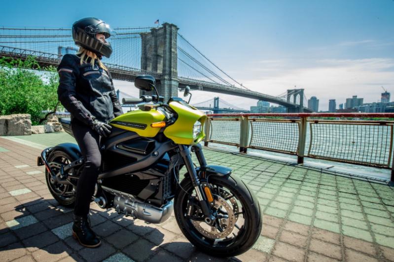 哈雷电动摩托livewire测评,哈雷电动摩托车livewire2023