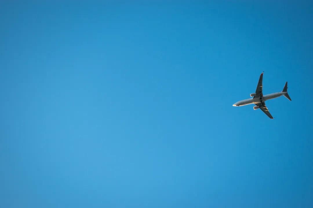 孩子坐飞机耳朵不舒服,耳朵有坐飞机时的感觉是怎么回事