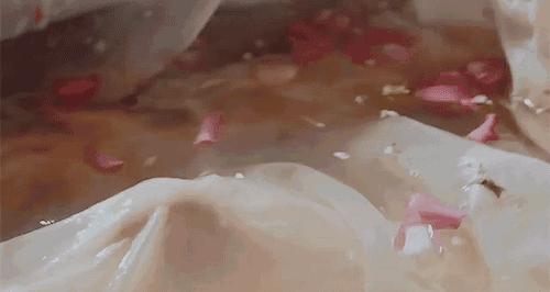 窝在沙发上听歌,适合窝在沙发上听的歌