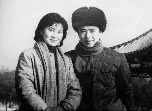 刘晓庆姜文再相聚视频,刘晓庆和陈佩斯开玩笑