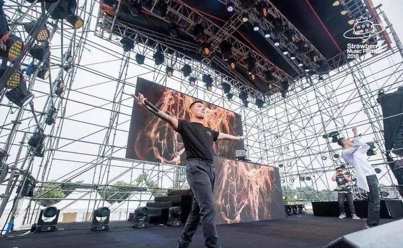 11/08来左边跟我一起画个龙，右边画一道彩虹