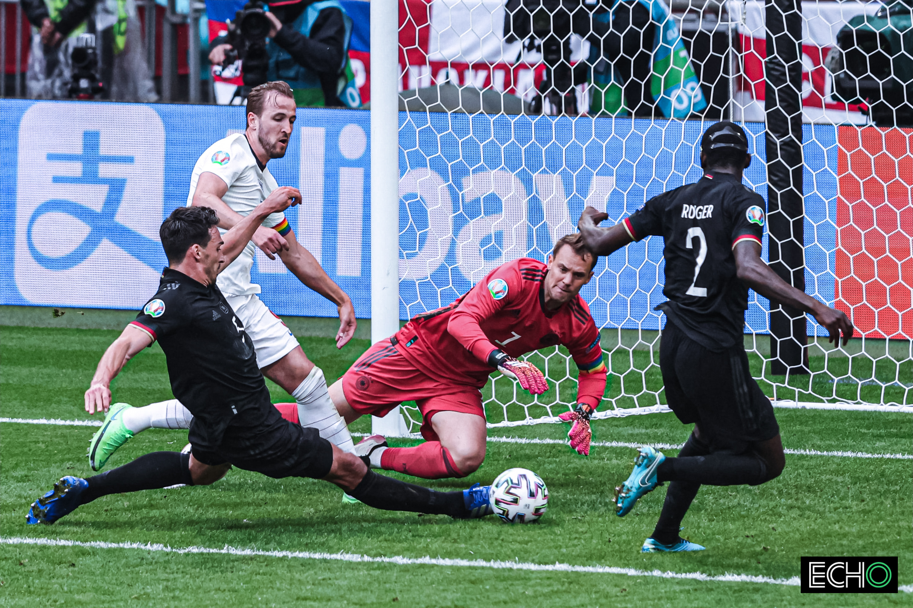 出局:送足球回家,90分钟躺平坑底,终究无悲亦无喜