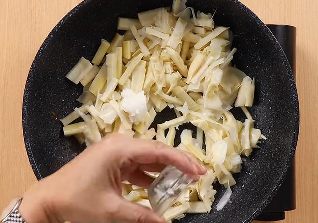 鲜竹笋怎样煮才熟得快,干竹笋该怎么煮才熟得快