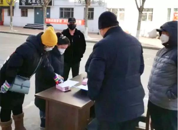 众志成城抗击疫情社工在行动,众志成城抗击疫情一起加油