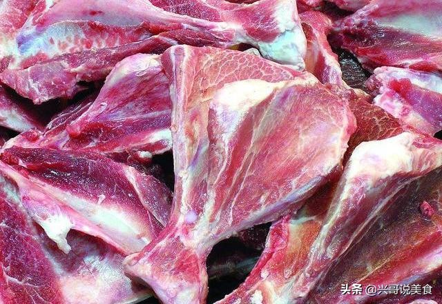 猪大骨熬汤好还是脊骨熬汤好,猪大骨熬的白汤有什么