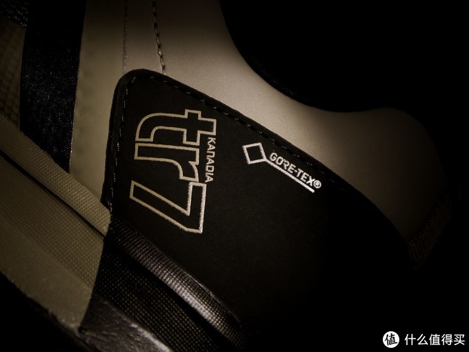 adidas阿迪达斯男子运动鞋,阿迪达斯新款球鞋测评