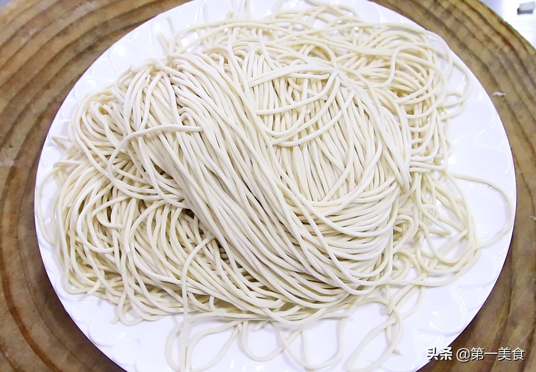 炸酱面最正宗的做法酱汁,这才是正宗做炸酱面的正确方法