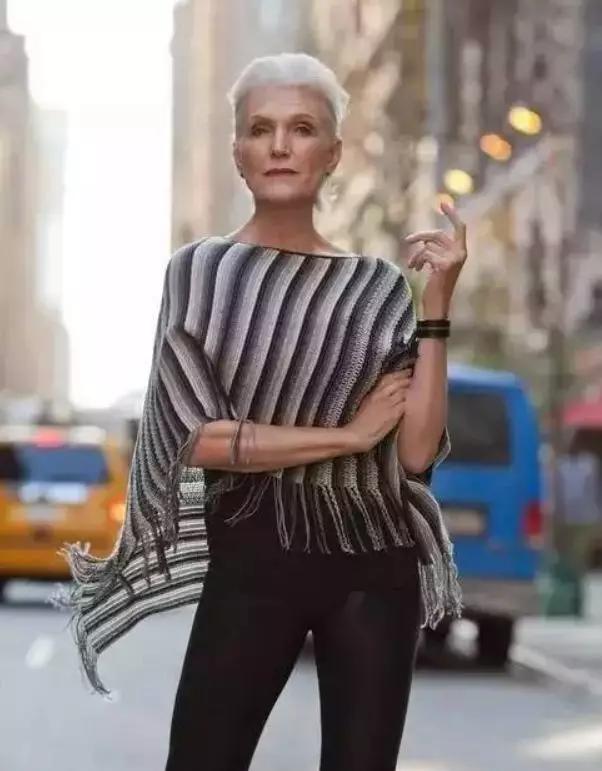 60岁拍裸照,惊艳T台,培养出身价200亿儿子:年龄从来不是问题