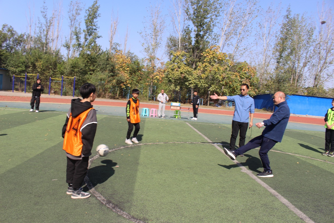 绿茵点亮梦想,绿茵点亮梦想活力绽放校园