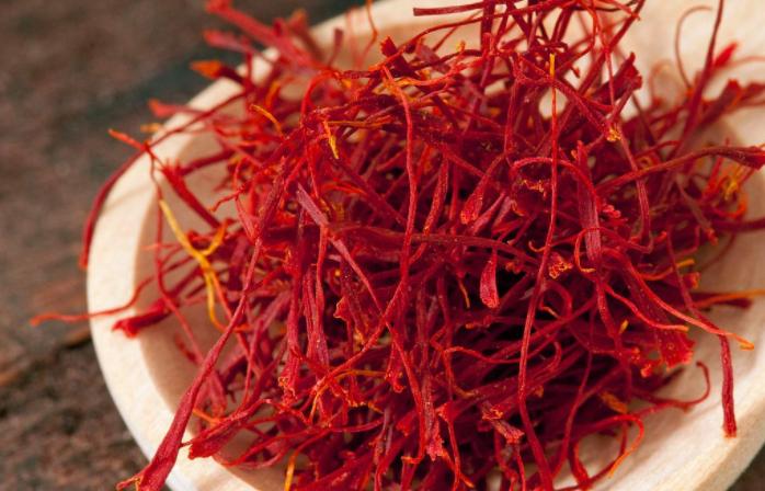 藏红花有开黄色的花吗,藏红花开花特点有哪些图片