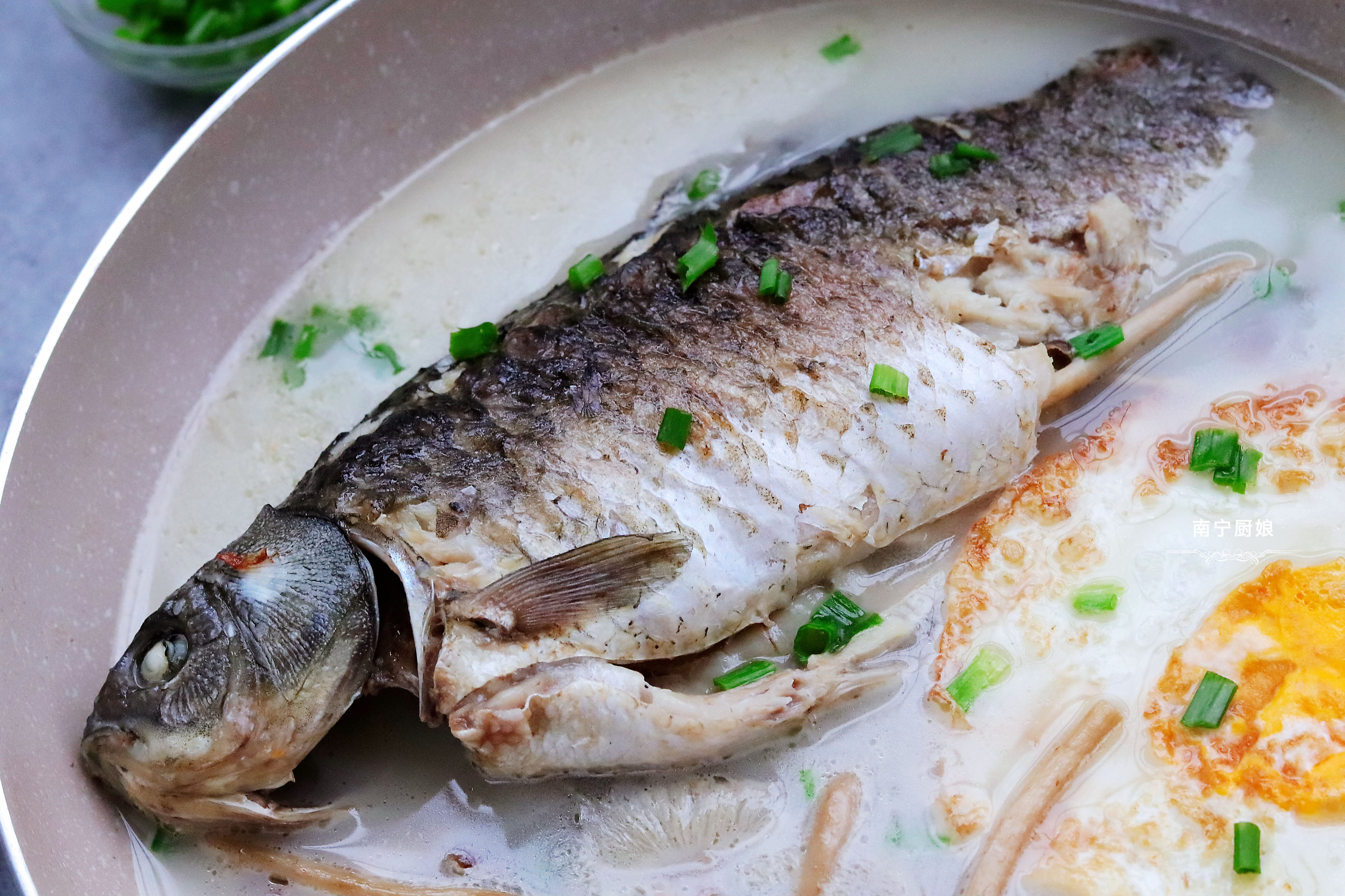 煎鱼不粘锅教你正确煎鱼方法,教你一招煎出的鱼不破皮不粘锅