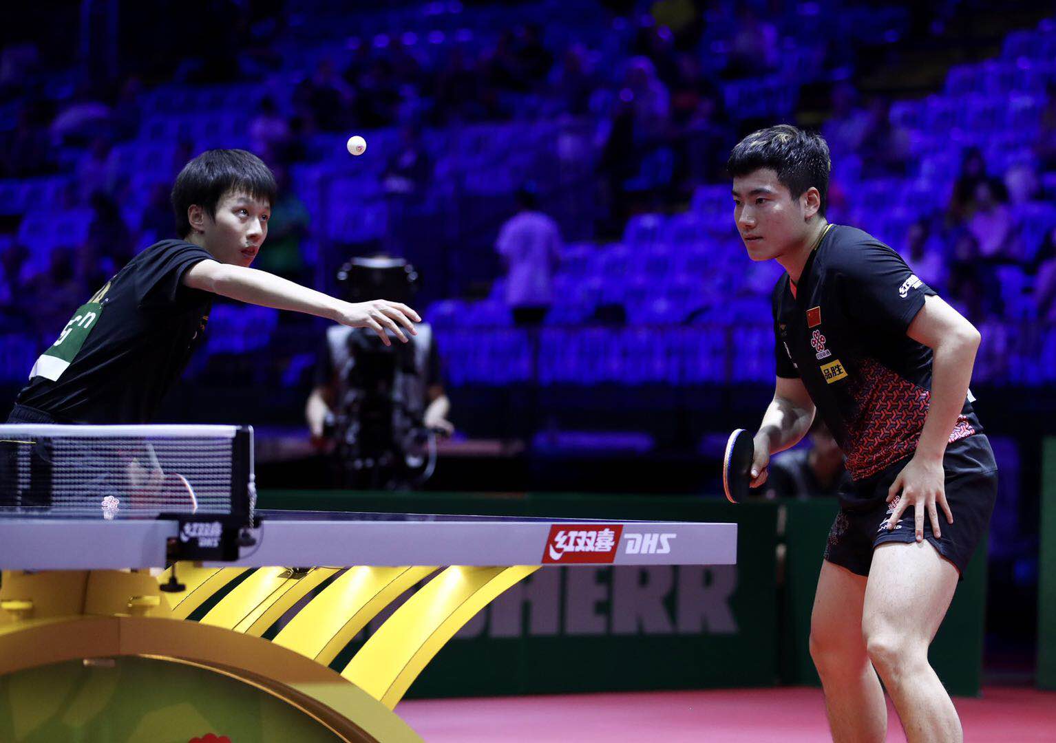 马龙林高远3比2樊振东王楚钦颁奖,马龙王楚钦对阵樊振东林高远