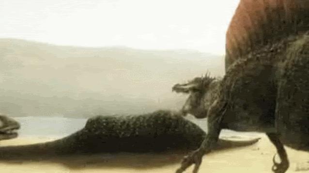 《侏罗纪公园3》棘龙打败霸王龙：主角光环实力碾压？