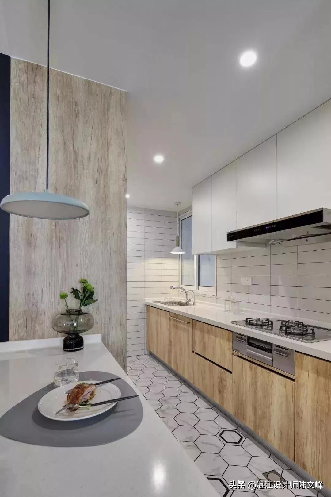 厨房贴网红小白砖好看吗,800x800瓷砖上墙厨房好看吗