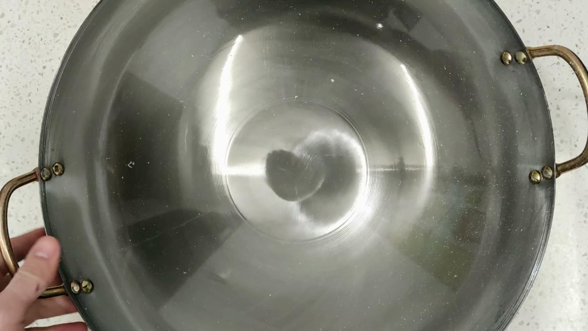 新铁锅千万别直接烧,等于吃掉了涂层,大厨正确开锅不生锈不粘锅