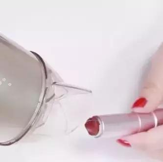 口红折断了最快修复方法,口红断裂自己修复方法