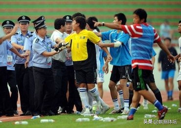 中国足坛“红黑”大翻转,他远离足球却活出了不一样的人生