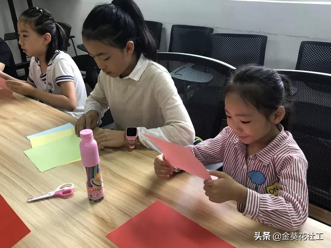 安康社区“少年军校”教师节贺卡制作活动