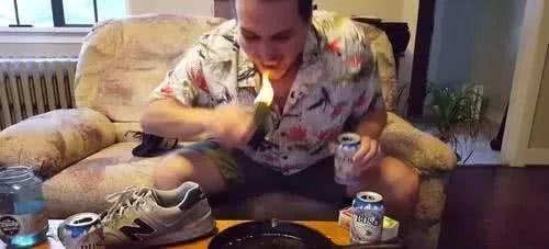 看着都痛的搞笑名场面,看着都痛的搞笑图片