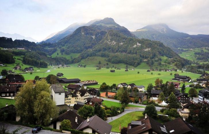 国土只有4万平方公里却拥有14家世界500强，瑞士靠的是什么？