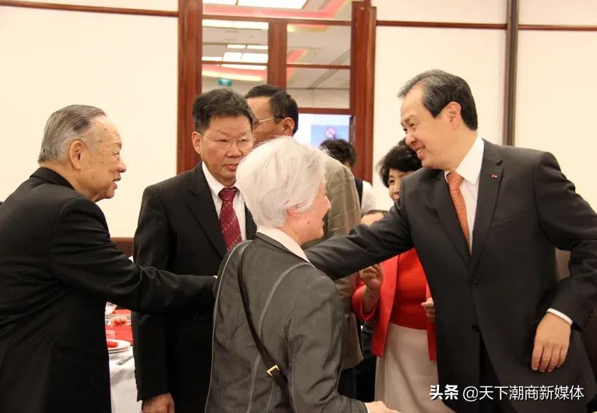 潮汕兄弟联手闯法国，创办起西欧最大华商企业