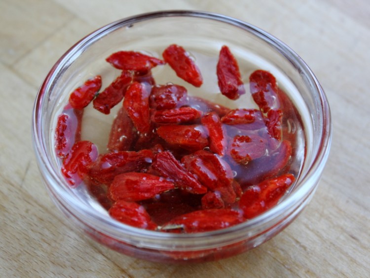 莲子百合和什么煲汤最好,百合莲子红枣粥做法儿童