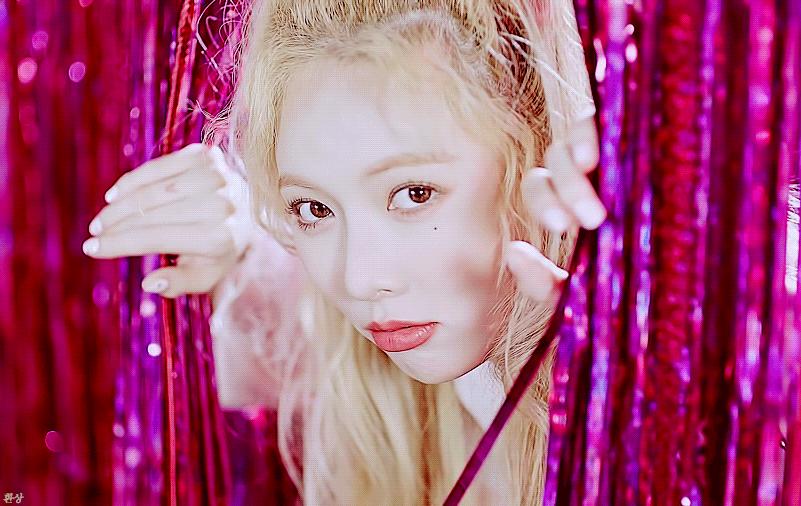 如何把运动风穿出性感？小野马泫雅和PUMA的组合还不错！