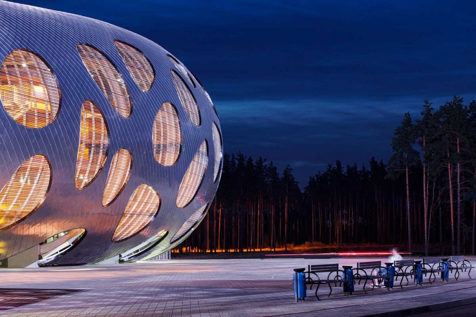 OFISArchitects作品：鲍里索夫足球场