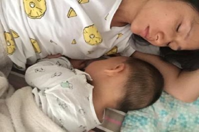 宝宝爱打脸是什么心理,宝宝为什么老是打自己的脸