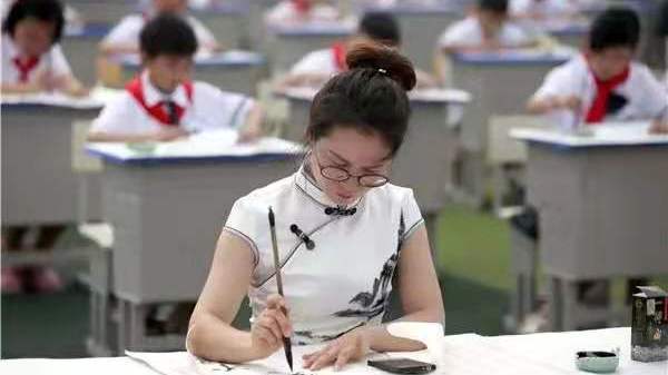 监利县章华小学：翰墨致远，一笔一画书华章