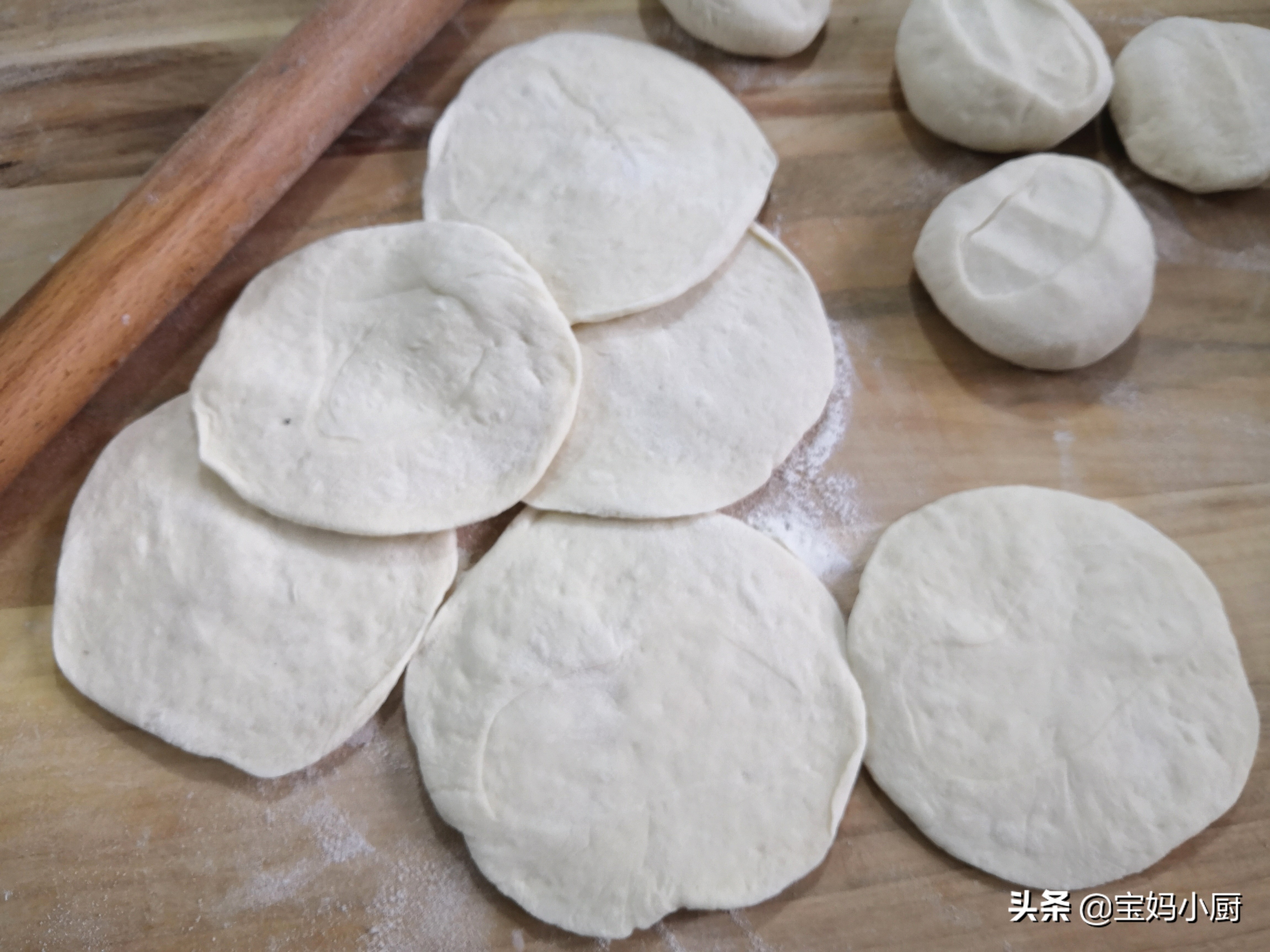 在家早餐小笼包子做法,自制香喷喷的包子和家常菜